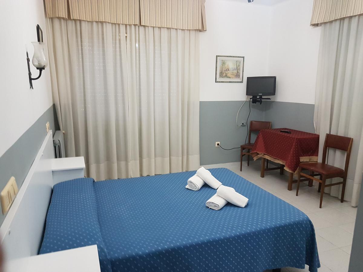 Hostal Restaurante Classic Columbrianos Zewnętrze zdjęcie